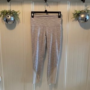 🍋Lululemon Wunder Under Crop
High-Rise